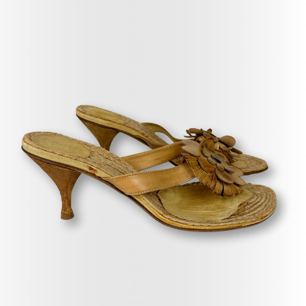 Söt blommig sandal