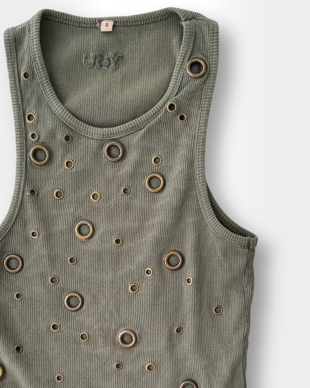 Eyelet Tank